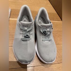 KIZIK ATHENS SIZE 9 W HANDS FREE GREY SNEAKERS